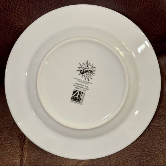 Peeking Grinch with Snowflakes 8” Ceramic Christmas Salad Plate - Picture 4 of 4
